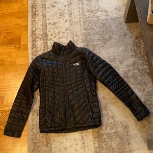 North face puffer jacket. Size small. Insulated.